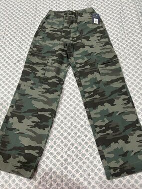 Universal Thread Camo Cargo Utility Pants (women)